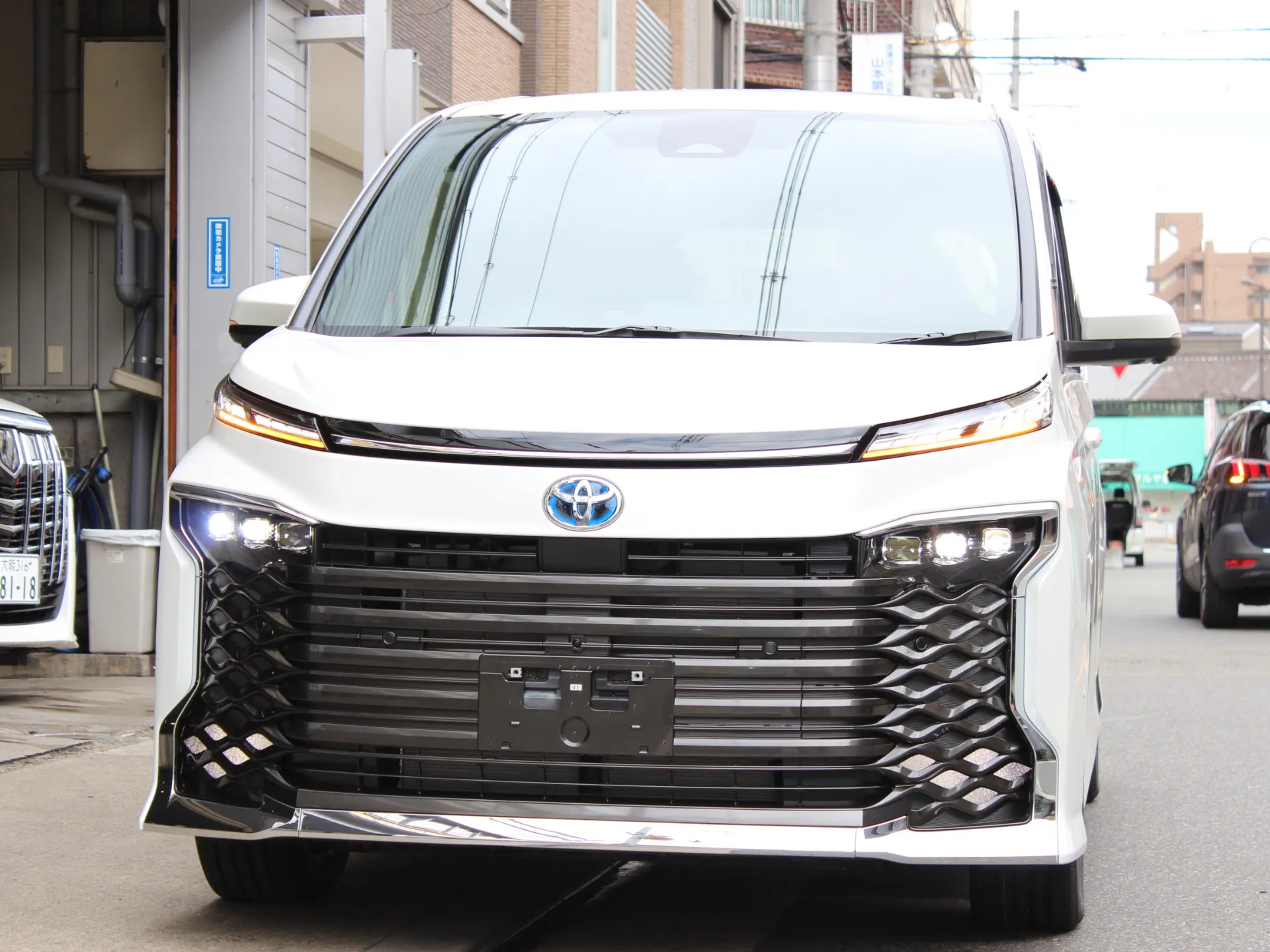 新型ヴォクシー納期は即納あります！大阪の宮口自動車です！