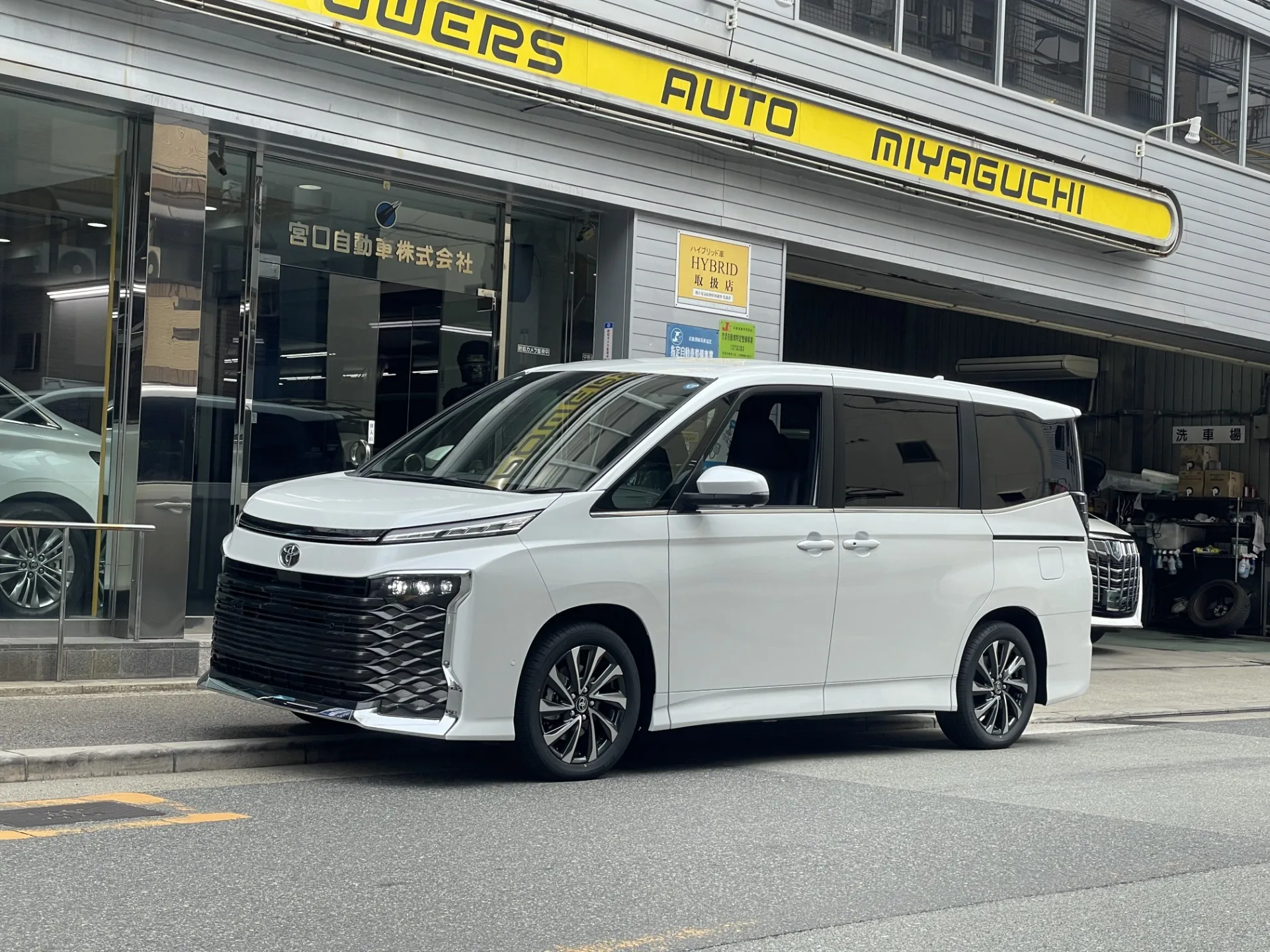 【ご納車紹介】新車VOXYハイブリッドZ！最新ハイブリッドの魅力